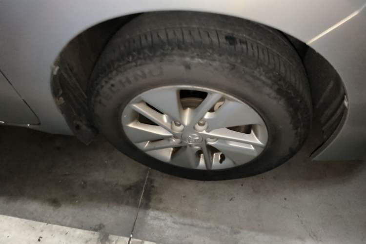 Used Toyota Corolla 2014 1.6L CVT GL-i Right Front Wheel Hub
