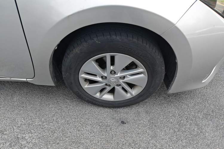 Used Toyota Corolla 2014 1.6L CVT GL Right Front Wheel Hub