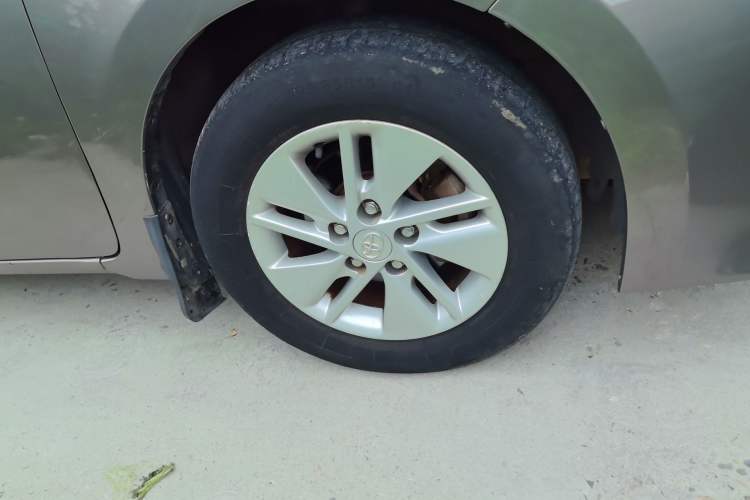 Used Toyota Corolla 2014 1.6L CVT GL-i Right Front Wheel Hub