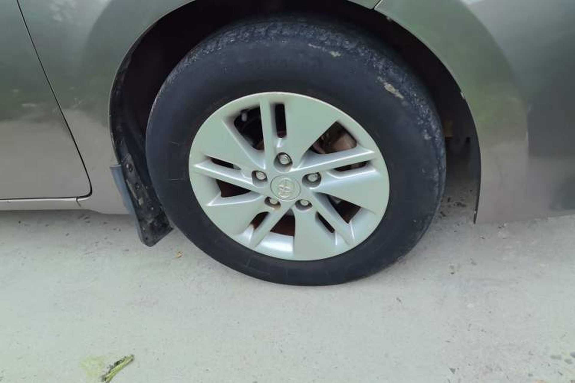 Used Toyota Corolla 2014 1.6L CVT GL-i Right Front Wheel Hub
