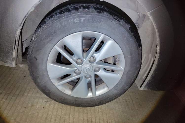 Used Toyota Corolla 2014 1.6L Manual GL Right Front Wheel Hub