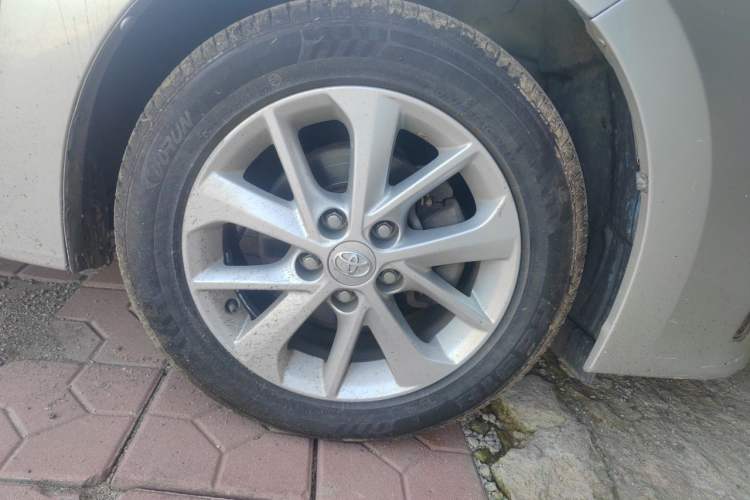Used Toyota Corolla 2014 1.6L CVT GL-i Leather Edition Right Front Wheel Hub