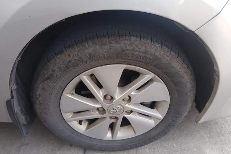 Used Toyota Corolla 2014 1.6L CVT GL-i Right Front Wheel Hub