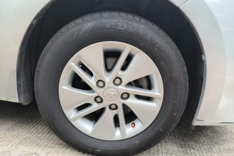 Used Toyota Corolla 2014 1.6L CVT GL Right Front Wheel Hub