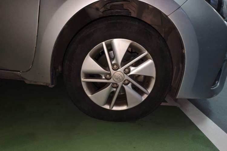 Used Toyota Corolla 2014 1.6L CVT GL Right Front Wheel Hub