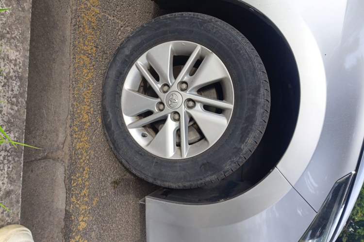 Used Toyota Corolla 2014 1.6L CVT GL Right Front Wheel Hub