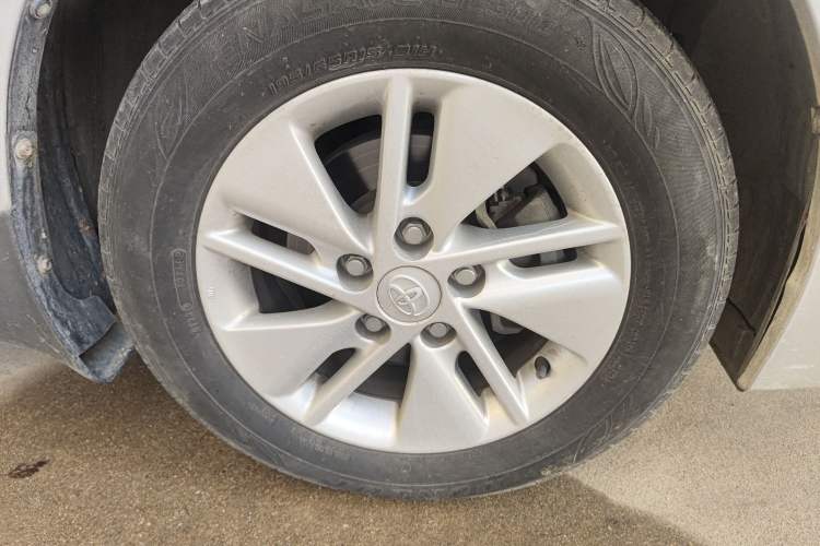 Used Toyota Corolla 2014 1.6L CVT GL Right Front Wheel Hub