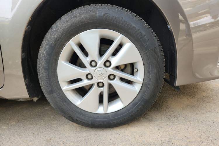 Used Toyota Corolla 2014 1.6L CVT GL-i Right Front Wheel Hub