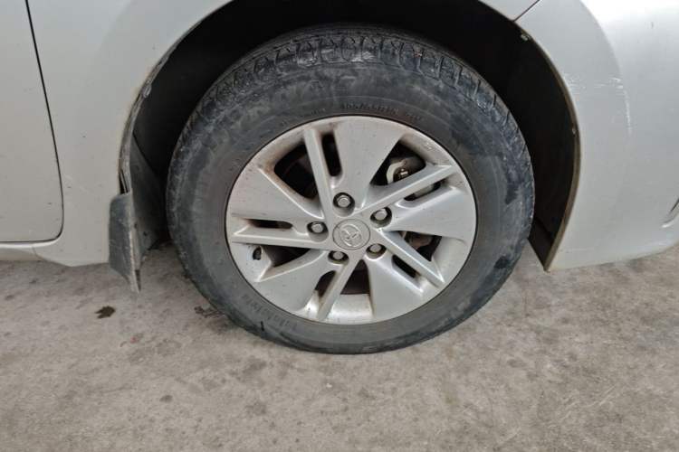 Used Toyota Corolla 2014 1.6L Manual GL-i Right Front Wheel Hub