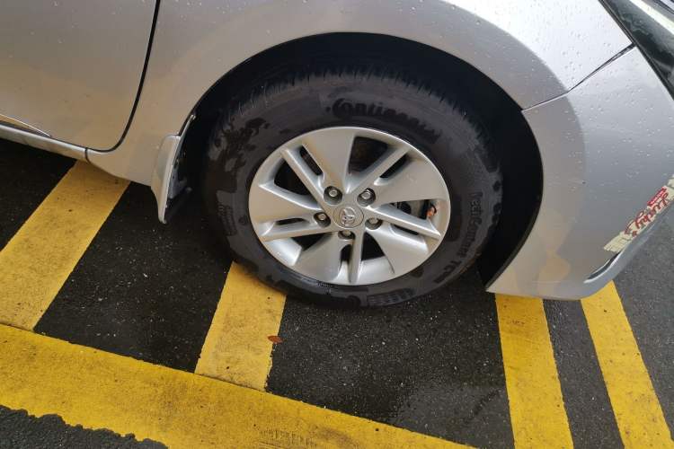 Used Toyota Corolla 2014 1.6L CVT GL Right Front Wheel Hub
