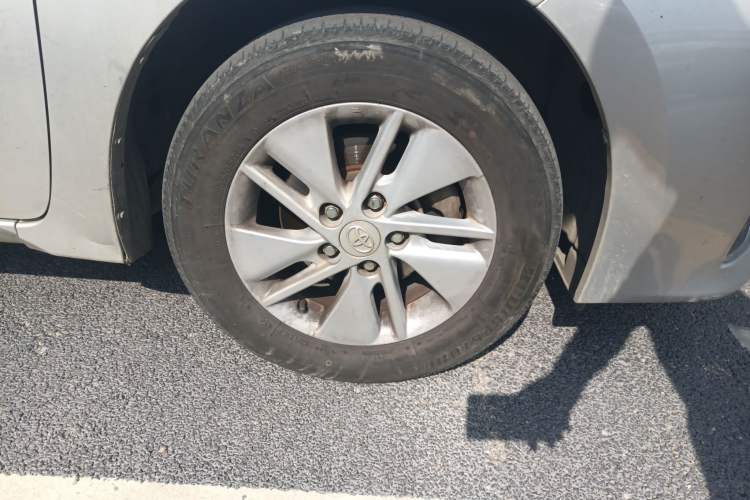 Used Toyota Corolla 2014 1.6L CVT GL Right Front Wheel Hub