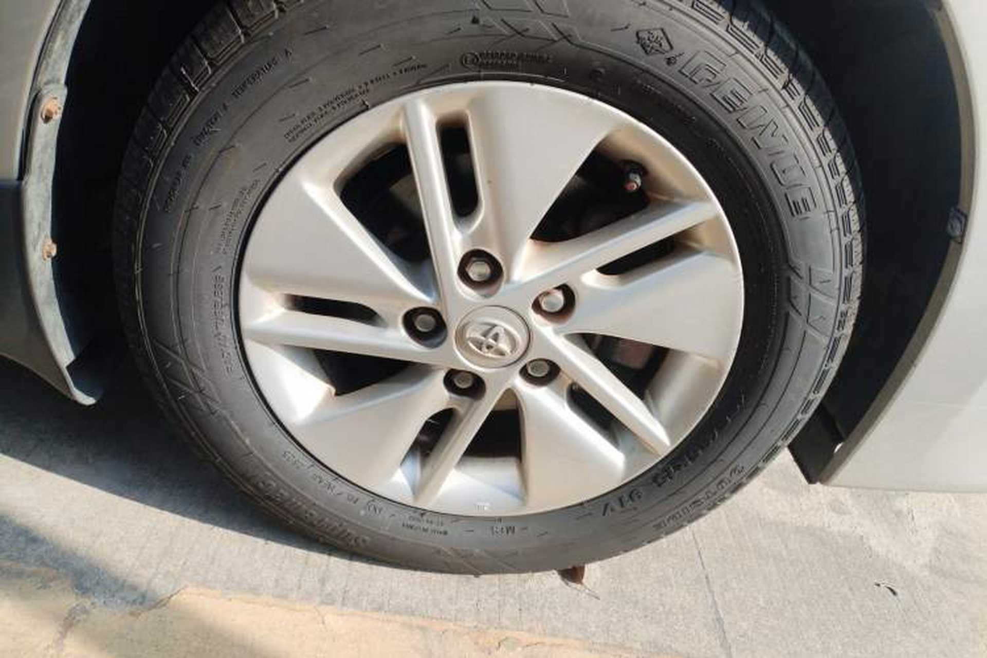 Used Toyota Corolla 2014 1.6L CVT GL Right Front Wheel Hub