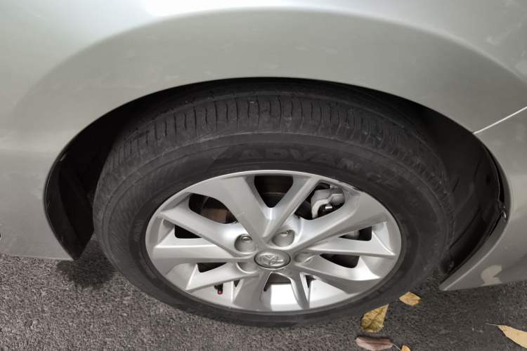Used Toyota Corolla 2014 1.6L CVT GL-i Leather Edition Right Front Wheel Hub