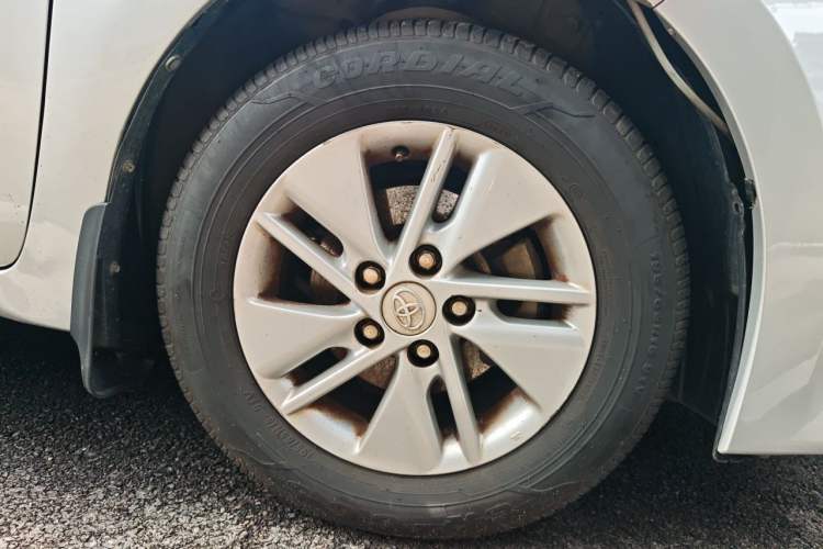 Used Toyota Corolla 2014 1.6L CVT GL-i Right Front Wheel Hub
