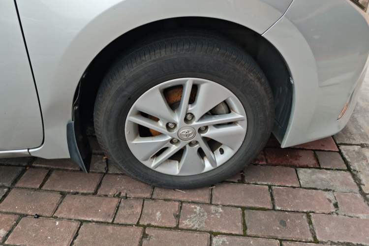 Used Toyota Corolla 2014 1.6L CVT GL Right Front Wheel Hub
