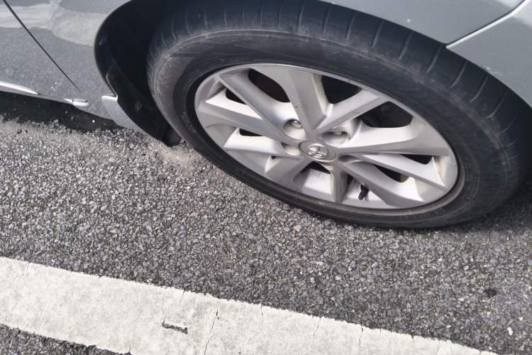 Used Toyota Corolla 2014 1.6L CVT GL-i Leather Edition Right Front Wheel Hub