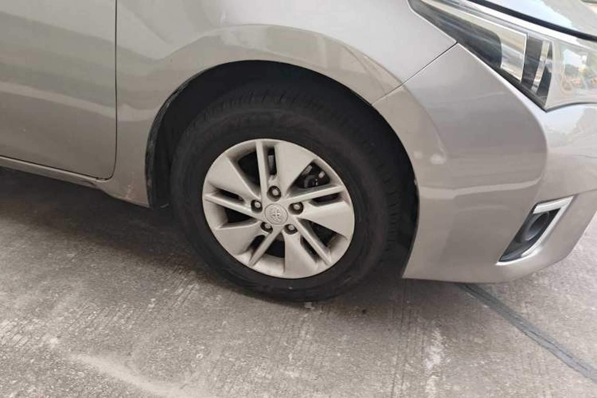Used Toyota Corolla 2014 1.6L CVT GL Right Front Wheel Hub