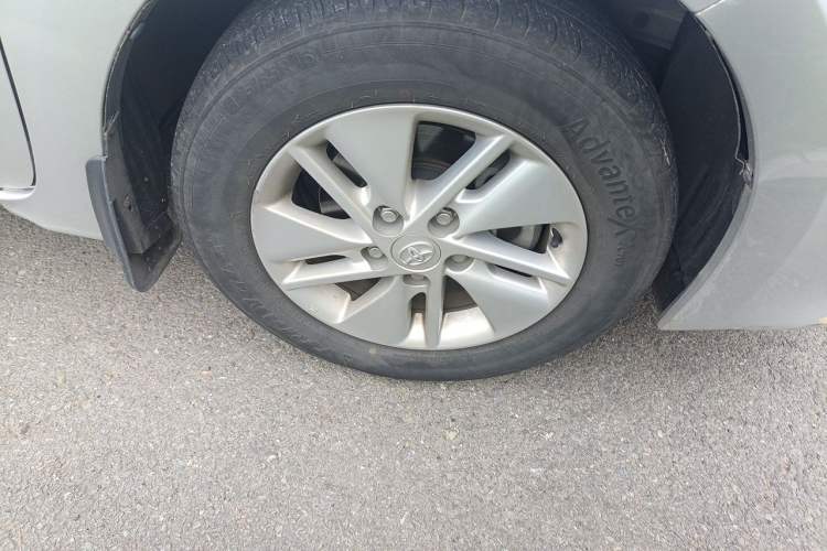 Used Toyota Corolla 2014 1.6L CVT GL Right Front Wheel Hub