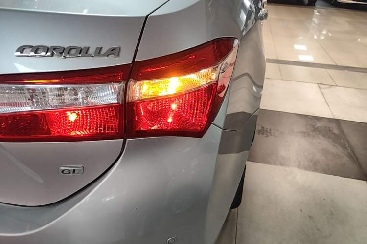 Used Toyota Corolla 2014 1.6L CVT GL Right Rear Taillight
