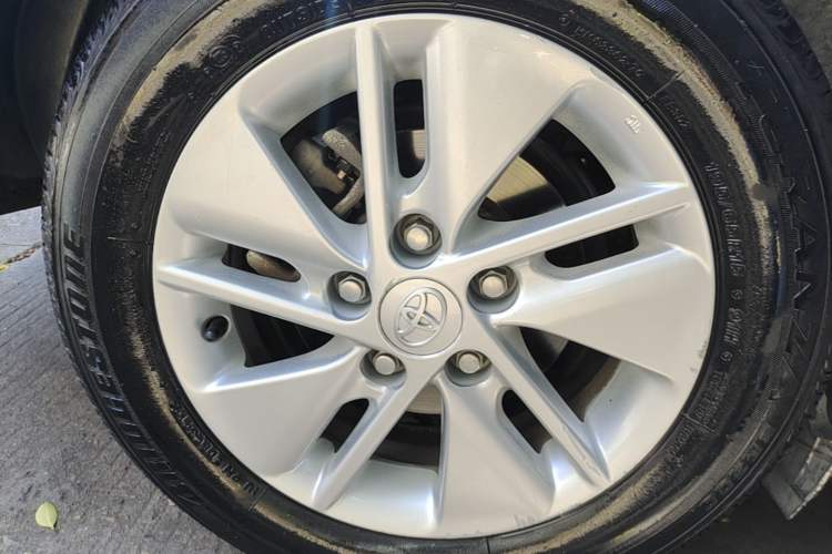 Used Toyota Corolla 2014 1.6L CVT GL-i Right Rear Wheel Hub