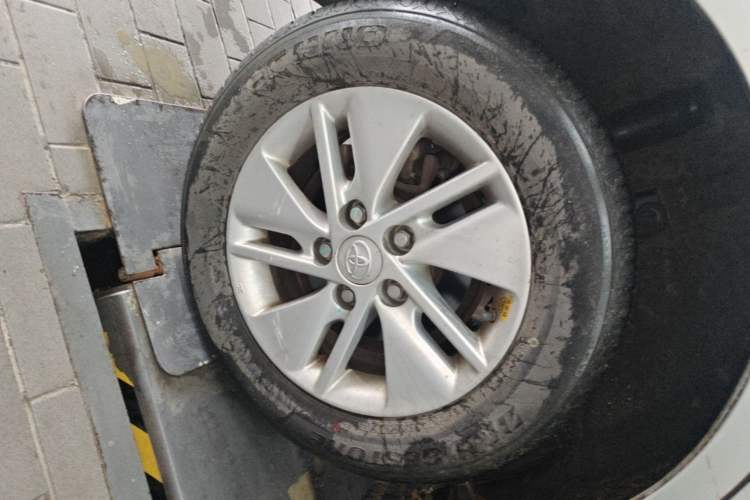 Used Toyota Corolla 2014 1.6L CVT GL-i Right Rear Wheel Hub