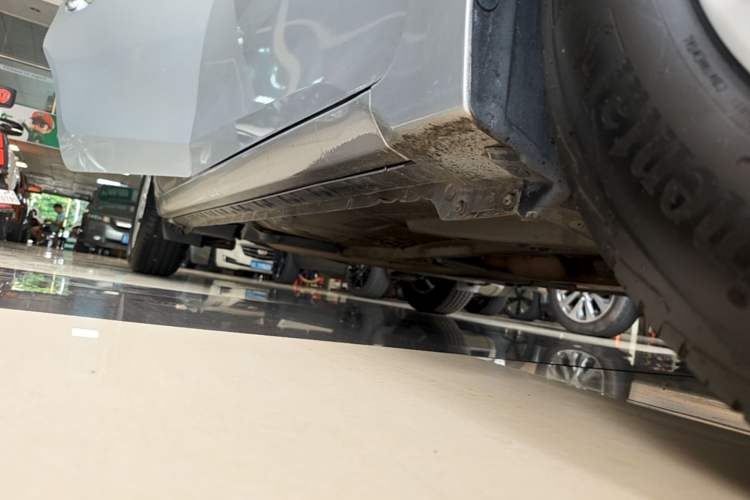 Used Toyota Corolla 2014 1.6L CVT GL Right Side Sill