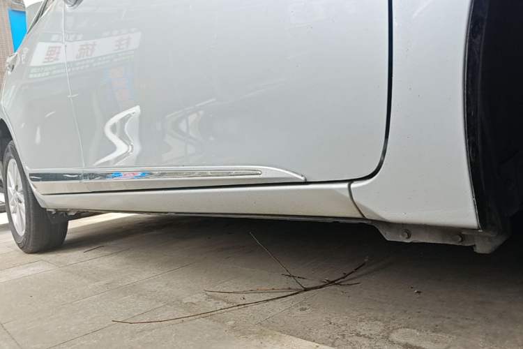 Used Toyota Corolla 2014 1.6L CVT GL-i Right Side Sill