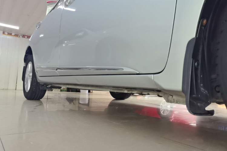 Used Toyota Corolla 2014 1.6L CVT GL-i Right Side Sill