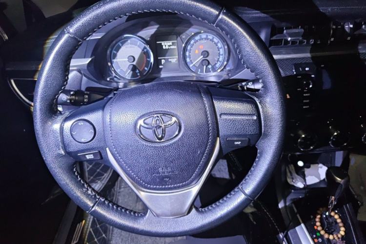 Used Toyota Corolla 2014 1.6L CVT GL-i Leather Edition Steering Wheel
