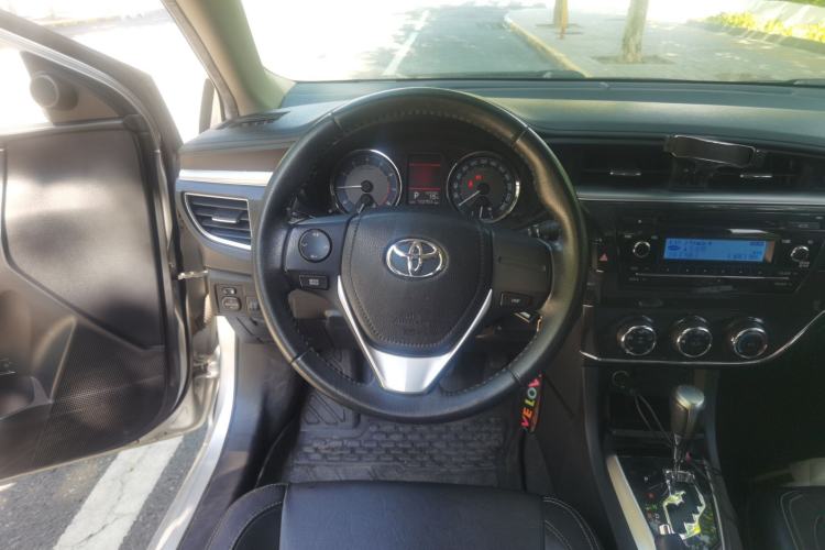 Used Toyota Corolla 2014 1.6L CVT GL-i Leather Edition Steering Wheel
