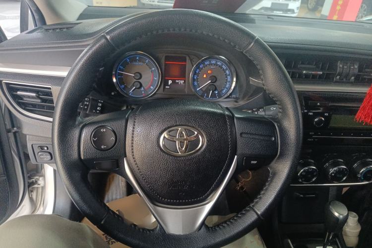 Used Toyota Corolla 2014 1.6L CVT GL-i Leather Edition Steering Wheel