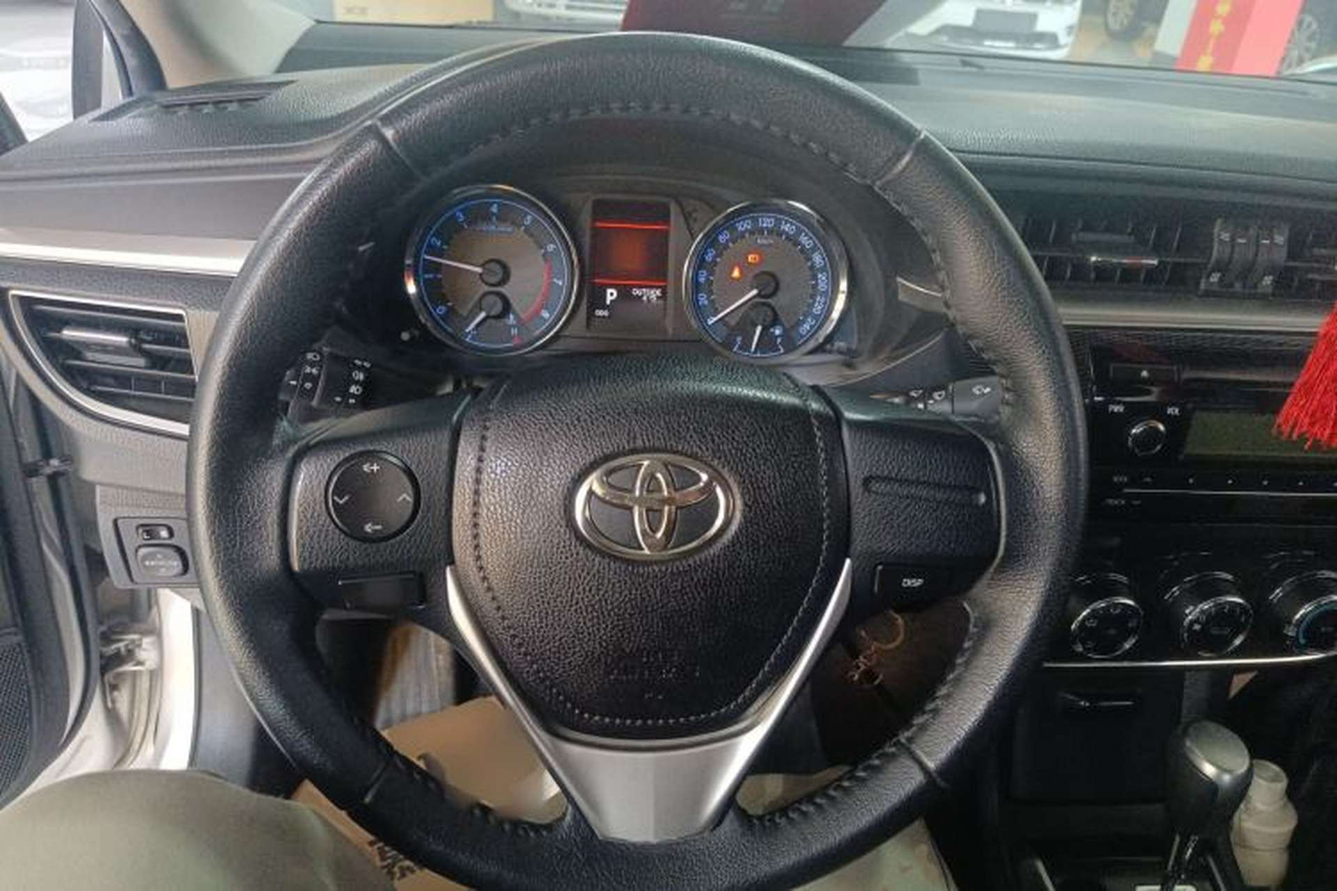Used Toyota Corolla 2014 1.6L CVT GL-i Leather Edition Steering Wheel