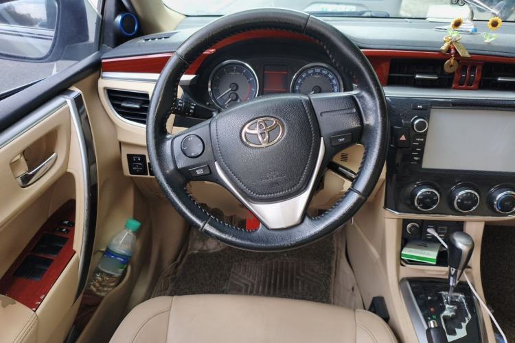 Used Toyota Corolla 2014 1.6L CVT GL-i Leather Edition Steering Wheel