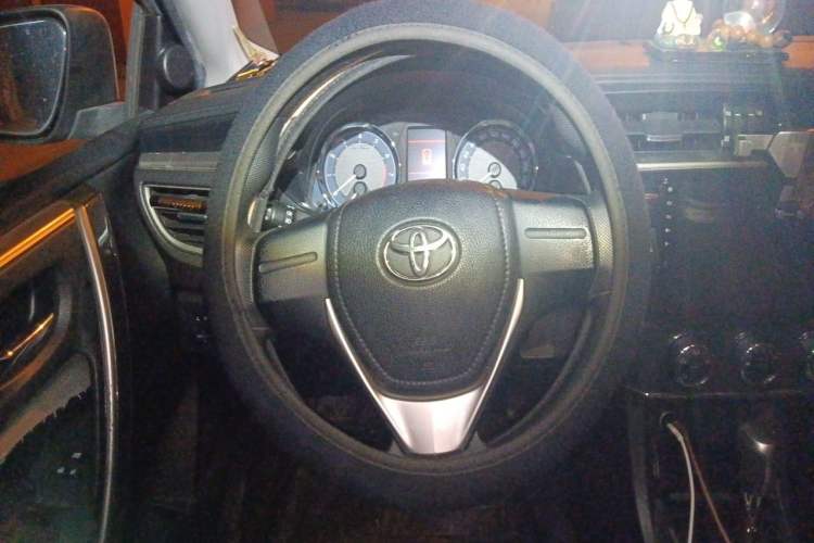 Used Toyota Corolla 2014 1.6L CVT GL-i Steering Wheel