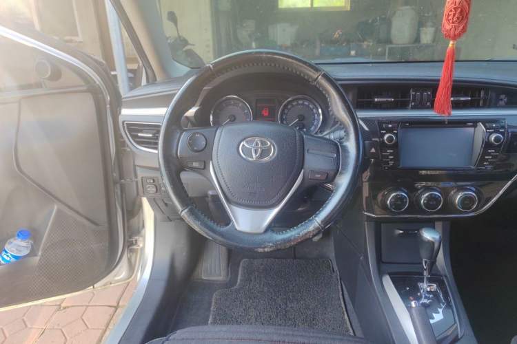 Used Toyota Corolla 2014 1.6L CVT GL-i Leather Edition Steering Wheel