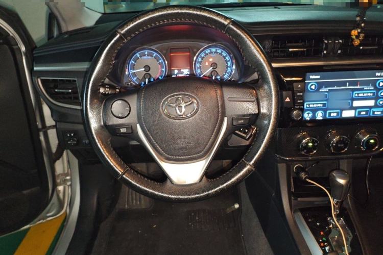 Used Toyota Corolla 2014 1.6L CVT GL-i Leather Edition Steering Wheel