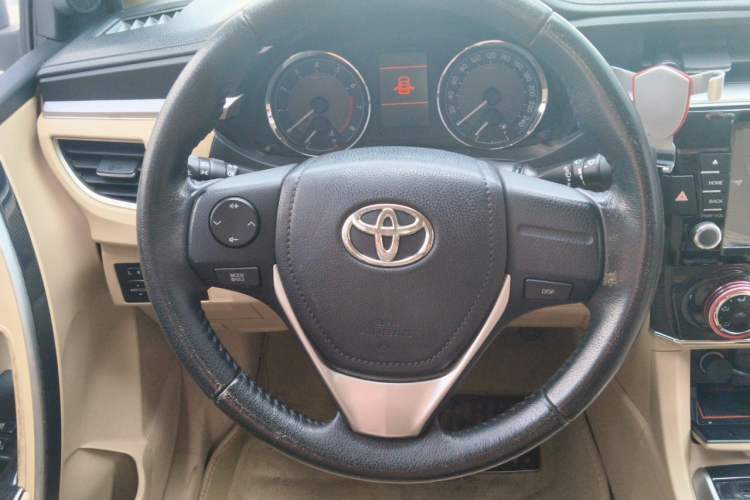 Used Toyota Corolla 2014 1.6L CVT GL-i Leather Edition Steering Wheel