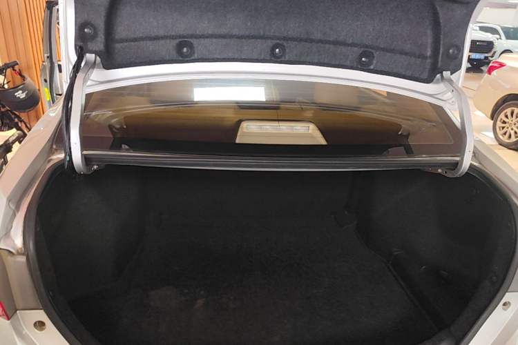 Used Toyota Corolla 2014 1.6L CVT GL Trunk