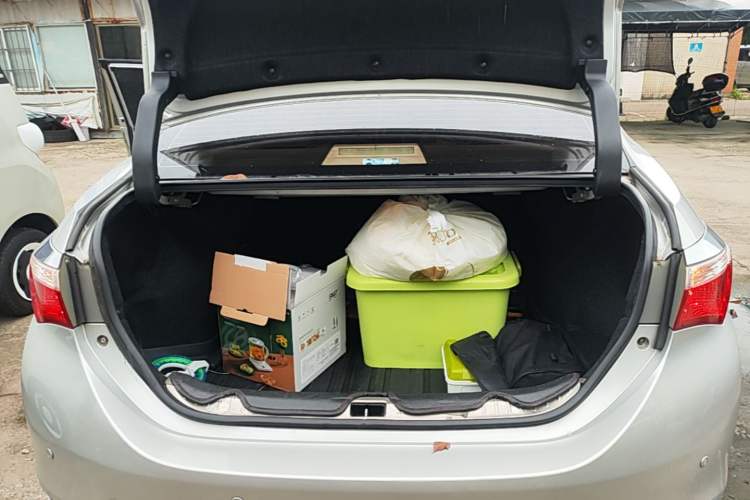Used Toyota Corolla 2014 1.6L CVT GL Trunk