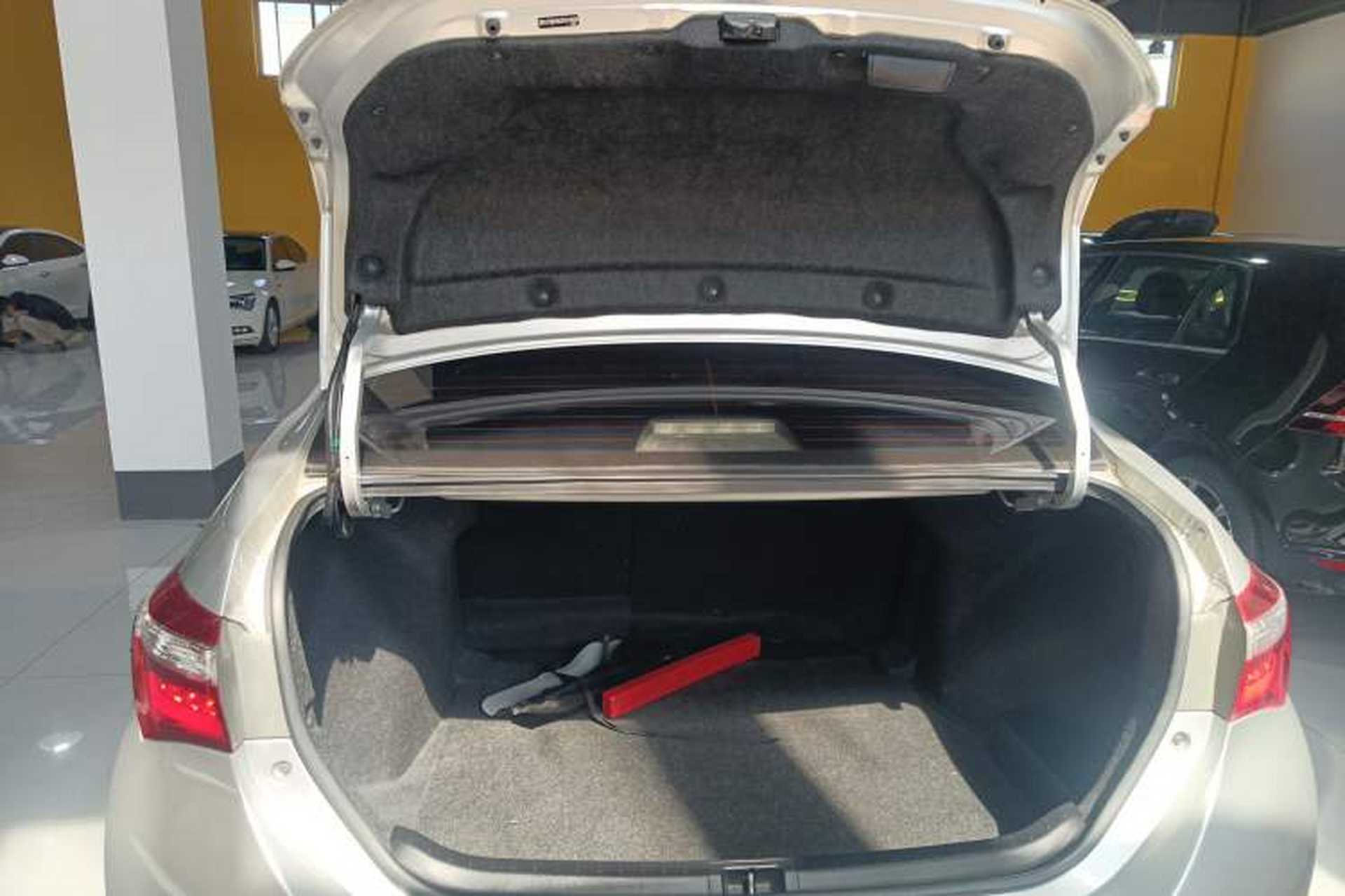 Used Toyota Corolla 2014 1.6L CVT GL-i Leather Edition Trunk