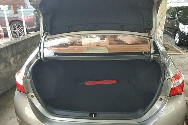 Used Toyota Corolla 2014 1.6L CVT GL-i Trunk