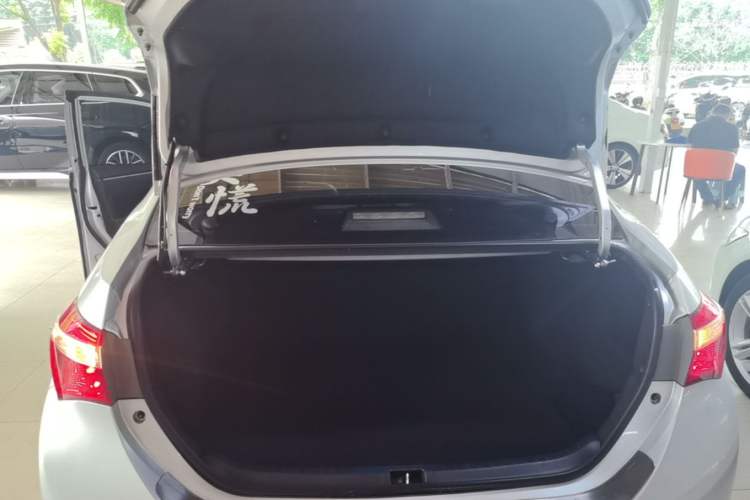 Used Toyota Corolla 2014 1.6L CVT GL-i Trunk