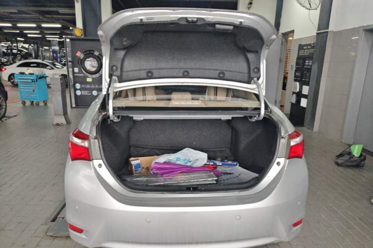 Used Toyota Corolla 2014 1.6L CVT GL-i Trunk