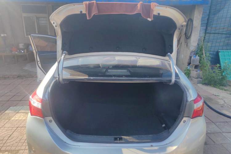 Used Toyota Corolla 2014 1.6L CVT GL-i Leather Edition Trunk