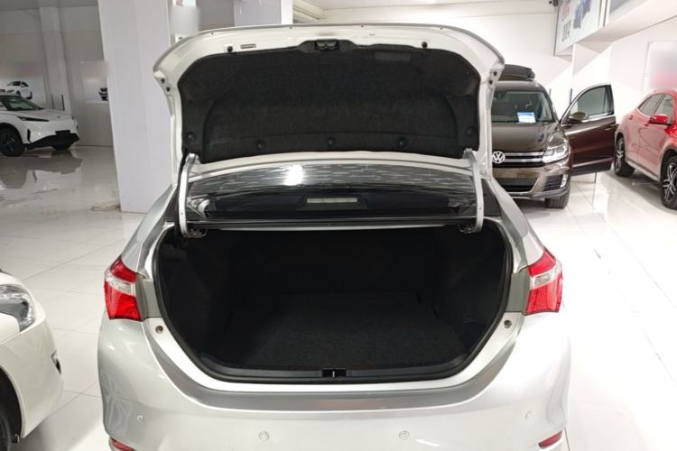 Used Toyota Corolla 2014 1.6L CVT GL Trunk