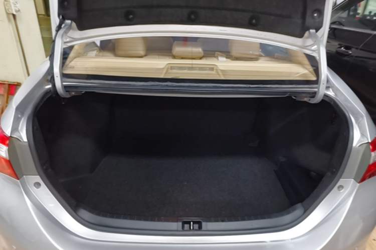 Used Toyota Corolla 2014 1.6L CVT GL Trunk