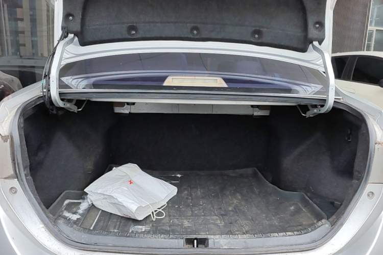 Used Toyota Corolla 2014 1.6L CVT GL Trunk