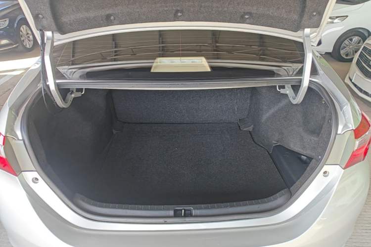 Used Toyota Corolla 2014 1.6L CVT GL Trunk