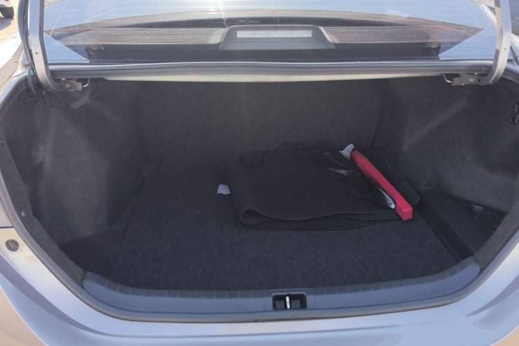 Used Toyota Corolla 2014 1.6L CVT GL-i Trunk