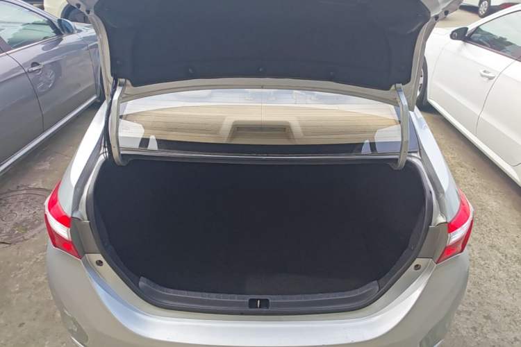 Used Toyota Corolla 2014 1.6L CVT GL Trunk